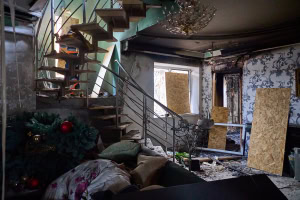 Зображення до посту: Наслідки нічного удару по Харкову: загинула жінка, пошкоджені вісім будинків — фото