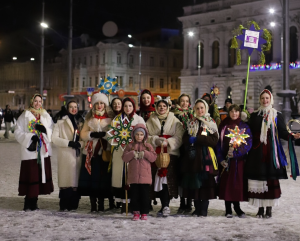 Зображення до посту: У саду Шевченка проганяли щедрувальників зі збором на ЗСУ: розбір конфлікту
