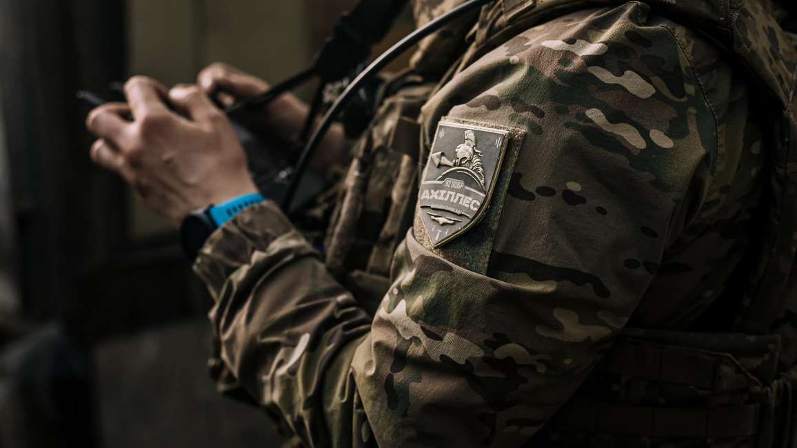 Зображення до:  Харківські бійці врятували сову, яка заплуталася в антидроновій сітці