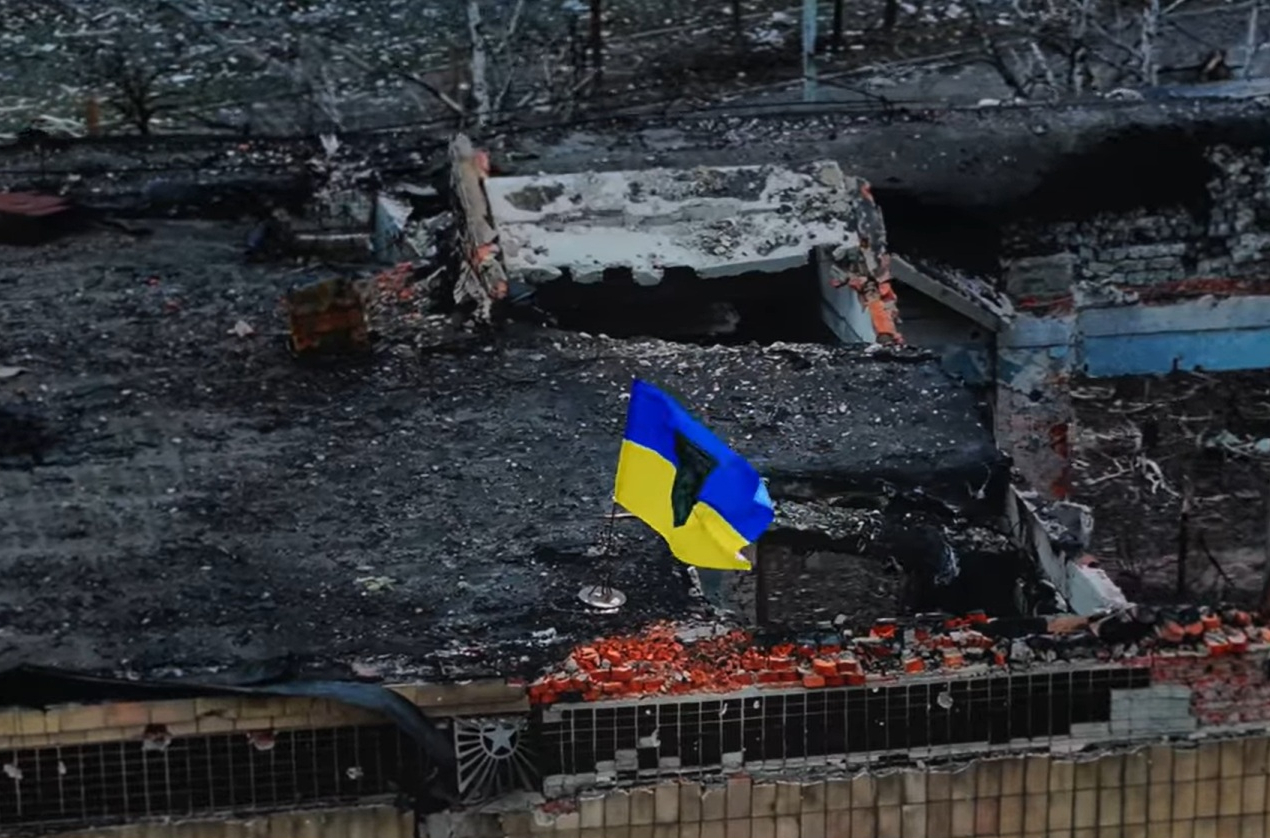 Зображення до:  «Хартія» встановила український прапор над будівлею міськради Куп’янська