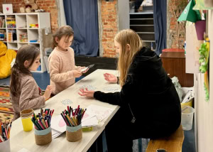 Зображення до посту: Психологічні консультації для дітей, арттерапія, групові заняття офлайн — як працює «Літокрил» у Харкові