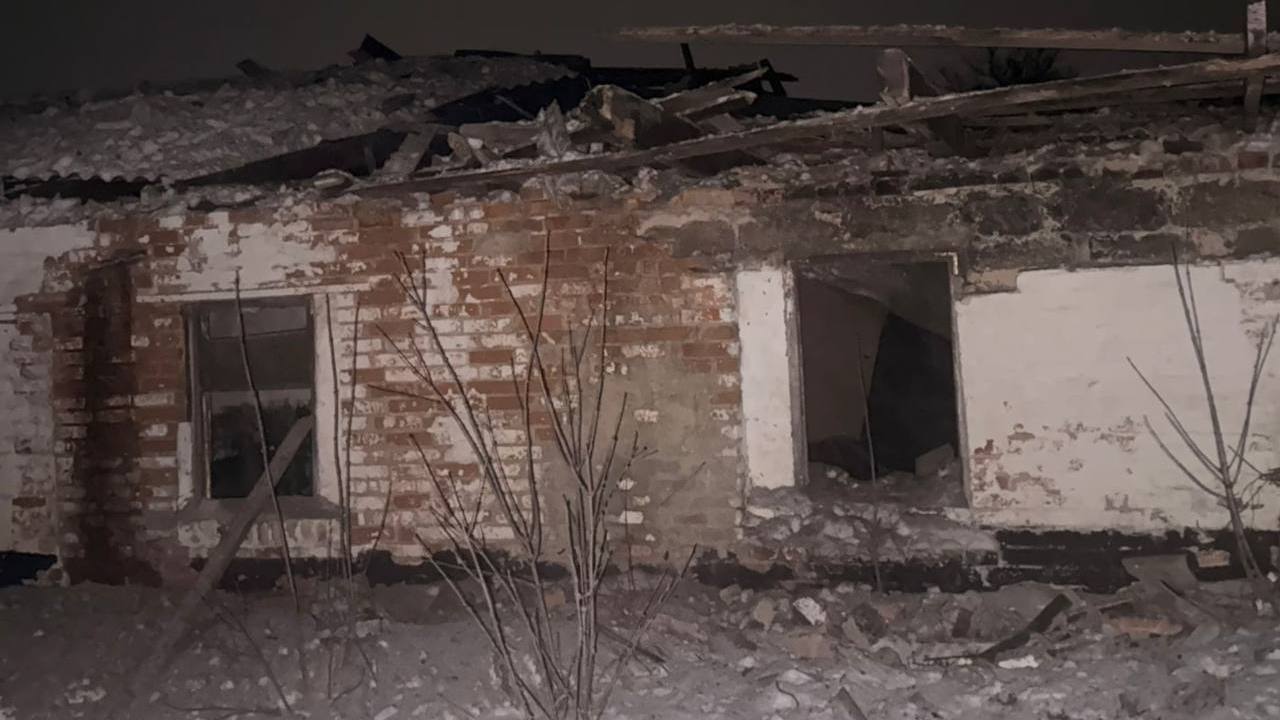 Зображення до:  Обстріли Харківщини: поранені двоє людей, пошкоджені АЗС, склад і хлібопекарня