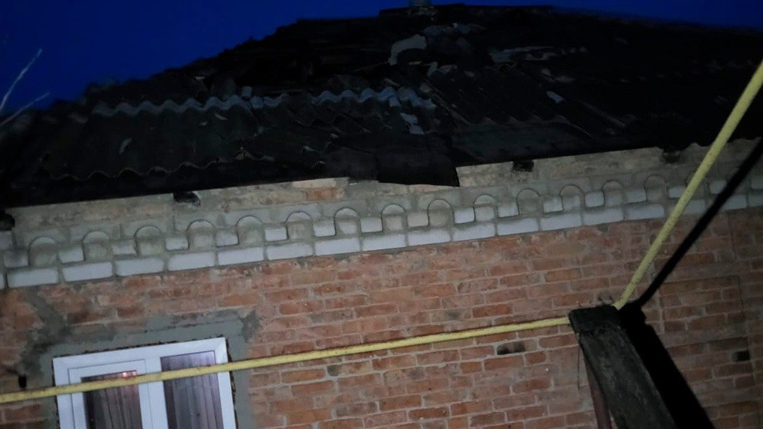 Зображення до:  Від обстрілів у Барвінковому побита залізнична інфраструктура, у Лозовій — будинок