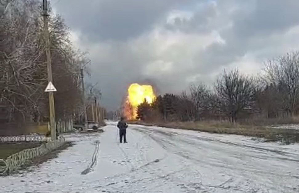 Зображення до:  Російський агресор завдав масованого удару по Лозовій: близько 14 влучань