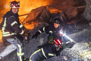 Зображення до посту: Обстріл передмістя Харкова: загинули четверо людей, зруйновано термінал «Нової пошти»