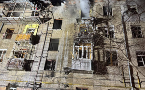 Зображення до посту: У Харкові з гуртожитку, біля якого вдарив дрон рф, відселили понад 40 людей