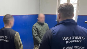 Зображення до посту: Погрожував цивільним жінкам у Куп’янську: російському полоненому оголосили підозру