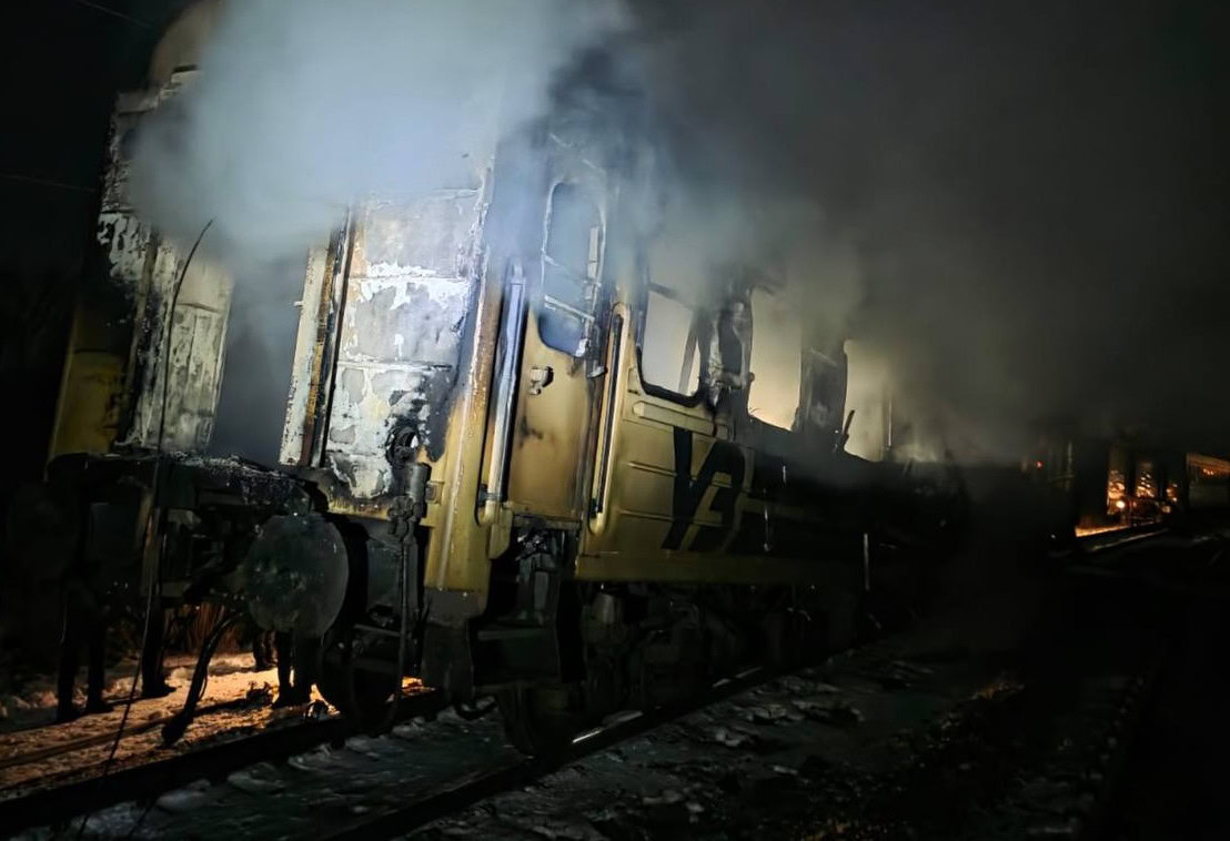 Зображення до:  Після удару по поїзду на Харківщині одна людина зникла безвісти