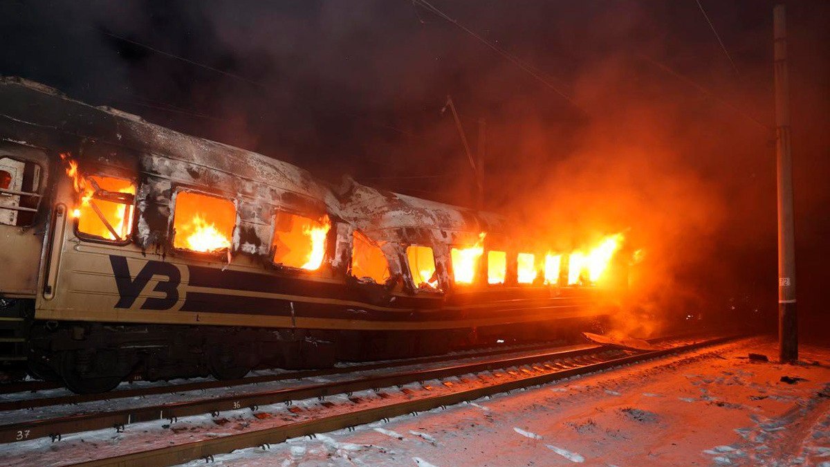 Зображення до:  Атака на поїзд під Барвінковим: чим завдали удару і в якому стані поранені
