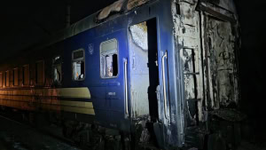 Зображення до посту: Удар по поїзду на Харківщині: Зеленський подякував бійцю, який рятував пасажирів