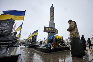 Зображення до посту: У Харкові у четверті роковини повномасштабного вторгнення рф вшанували загиблих і молились за мир
