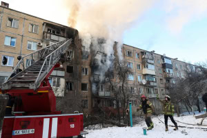 Зображення до посту: У Харкові побільшало постраждалих від удару дрона по п’ятиповерхівці: фото