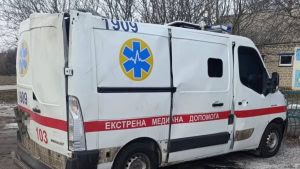 Зображення до посту: Російський дрон поранив двох жінок і пошкодив швидку під Боровою