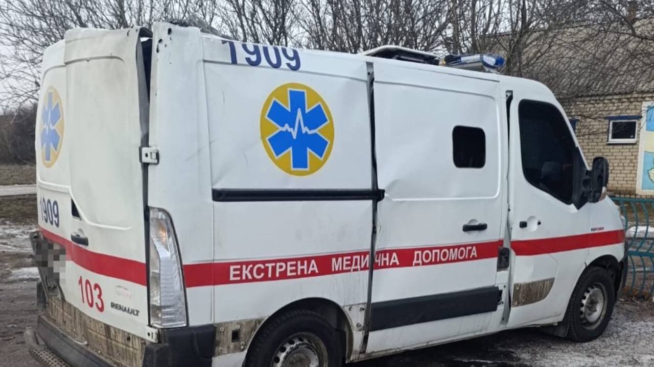 Зображення до:  Російський дрон поранив двох жінок і пошкодив швидку під Боровою