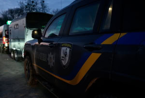 Зображення до посту: FPV-дрон ударив по автомобілю у Дергачівській громаді: загинув чоловік