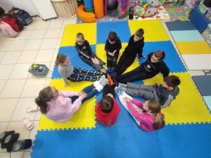 Зображення до посту: Дитинство поза екраном: як у Харкові допомагають малечі і підліткам пережити війну