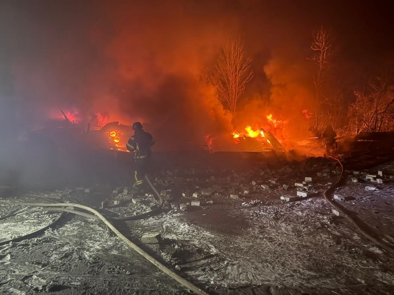 Зображення до:  Російські удари залишили жителів Лозової без води та опалення