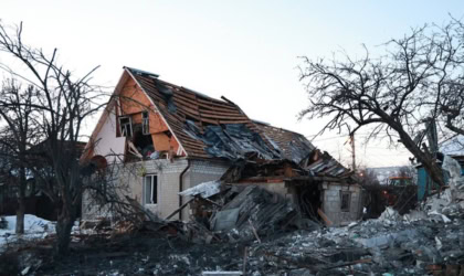 Зруйнований від обстрілу будинок на Харківщині