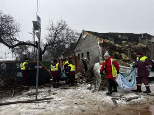Зображення до посту: Обстріл Харкова 26 лютого: мешканців зруйнованих будинків відселили — Терехов