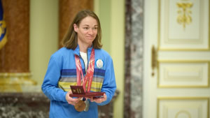 Зображення до посту: Призерка Паралімпіади-2026 Людмила Ляшенко отримала орден