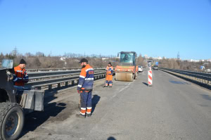 Зображення до посту: На Харківщині ремонтують дороги на стратегічних напрямках: де тривають роботи