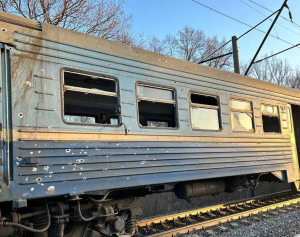 Зображення до посту: На Харківщині дрон атакував приміський поїзд: є постраждалі