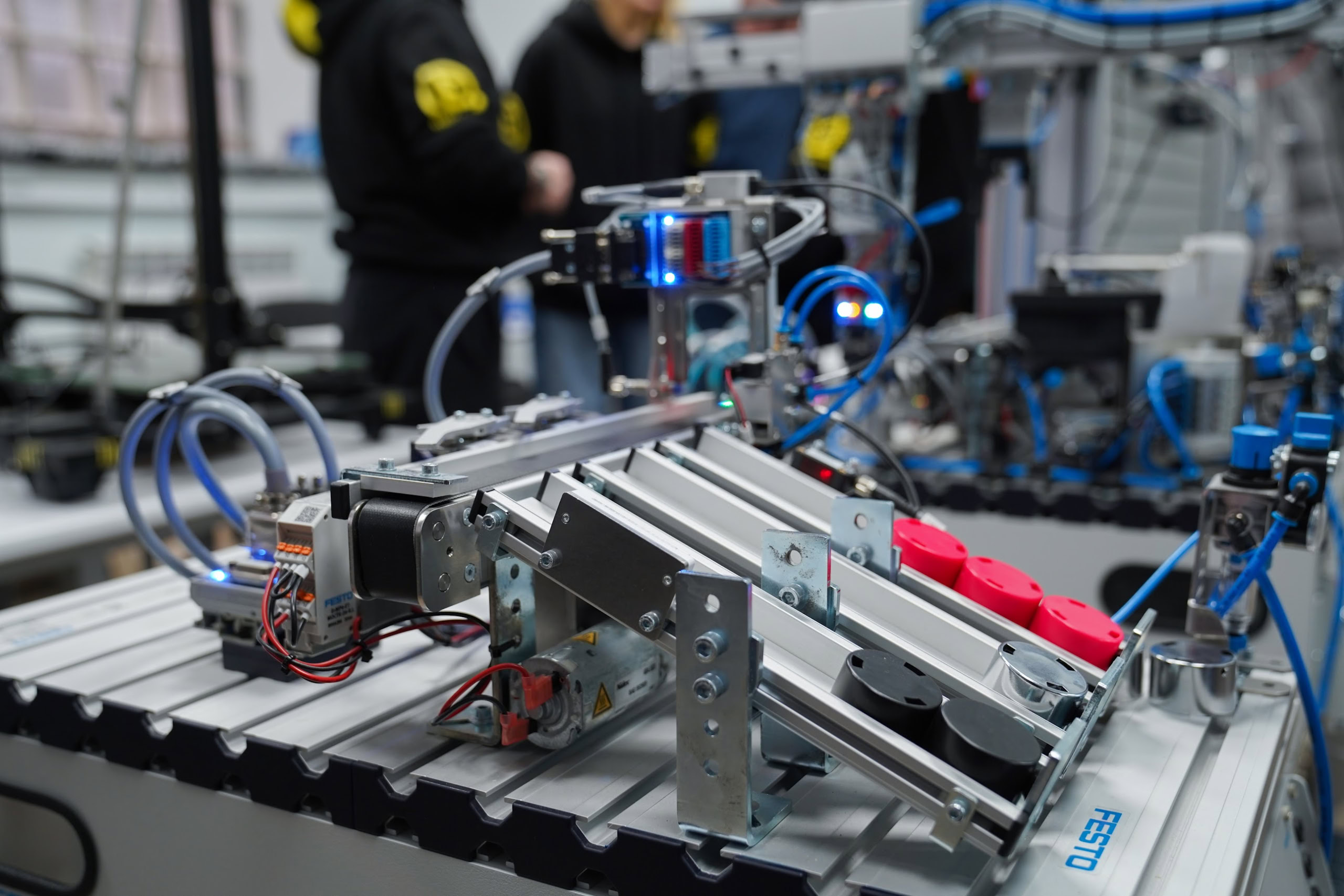 Обладнання у Школі майбутніх інженерів