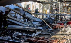 Зображення до посту: Шестеро людей залишаються у лікарні після дронової атаки на підприємство у Харкові