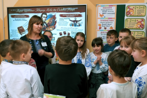 Зображення до посту: Широкі коридори, пандуси і таблички Брайлем: як організували безбар’єрність у підземній школі в Дергачах