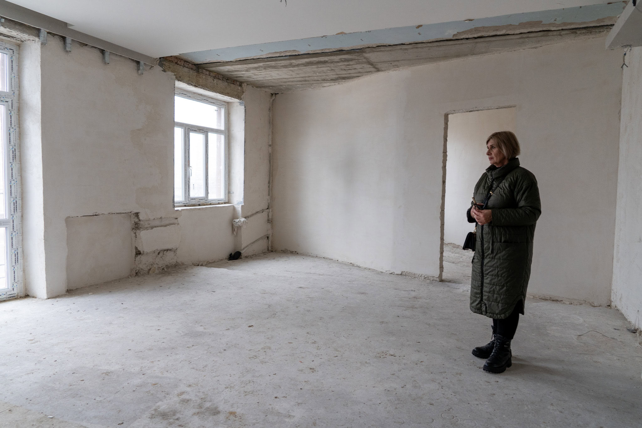 Зображення до:  «Було видно небо». Як після авіаудару відновили дім на Аерокосмічному проспекті та що приховує фасад