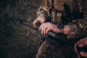 Зображення до посту: На Харківщині прикордонники взяли полонених за допомогою дрона з гучномовцем