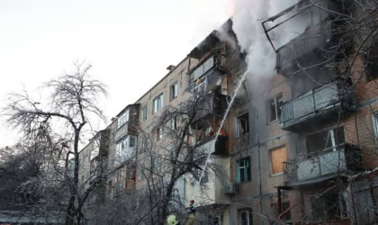 Пошкоджений від обстрілу будинок у Харкові