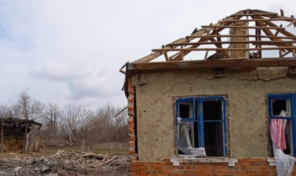 Зруйнований від обстрілу будинок на Харківщині, 5 березня 2026