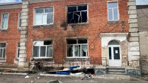 Зображення до посту: Від обстрілу під Золочевом загинув 61-річний чоловік, у Шевченковому пошкоджено лікарню