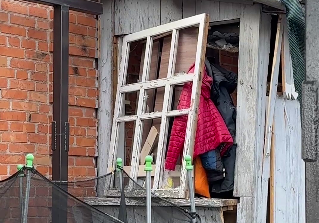 Зображення до:  Жінка, яка втратила чоловіка і трьох дітей від удару по Богодухову, народила доньку