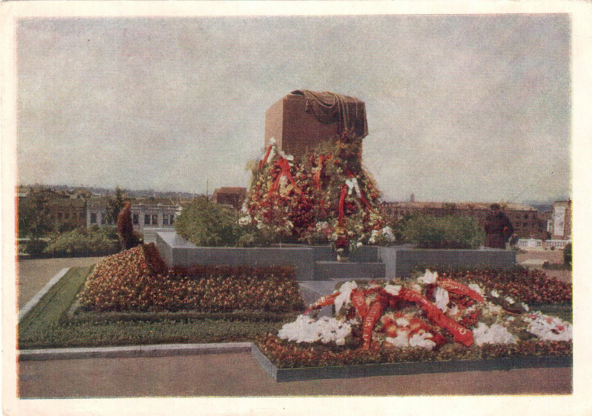 Пам’ятник борцям Жовтневої революції