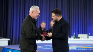 Зображення до посту: Зеленський вручив Терехову орден і відзначив Куп’янськ як місто-герой