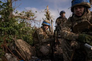 Зображення до посту: Фільм Мстислава Чернова «2000 метрів до Андріївки» отримав премію Emmy