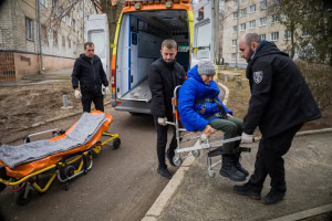 Зображення до посту: 15 хвилин на порятунок: як евакуюють маломобільних людей на Харківщині