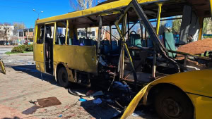 Зображення до посту: Російський дрон атакував маршрутку в Нікополі: є загиблі та поранені