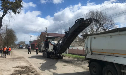 «Критична логістика»: на Харківщині ремонтують дороги для потреб оборони Ремонт доріг у Харківській області