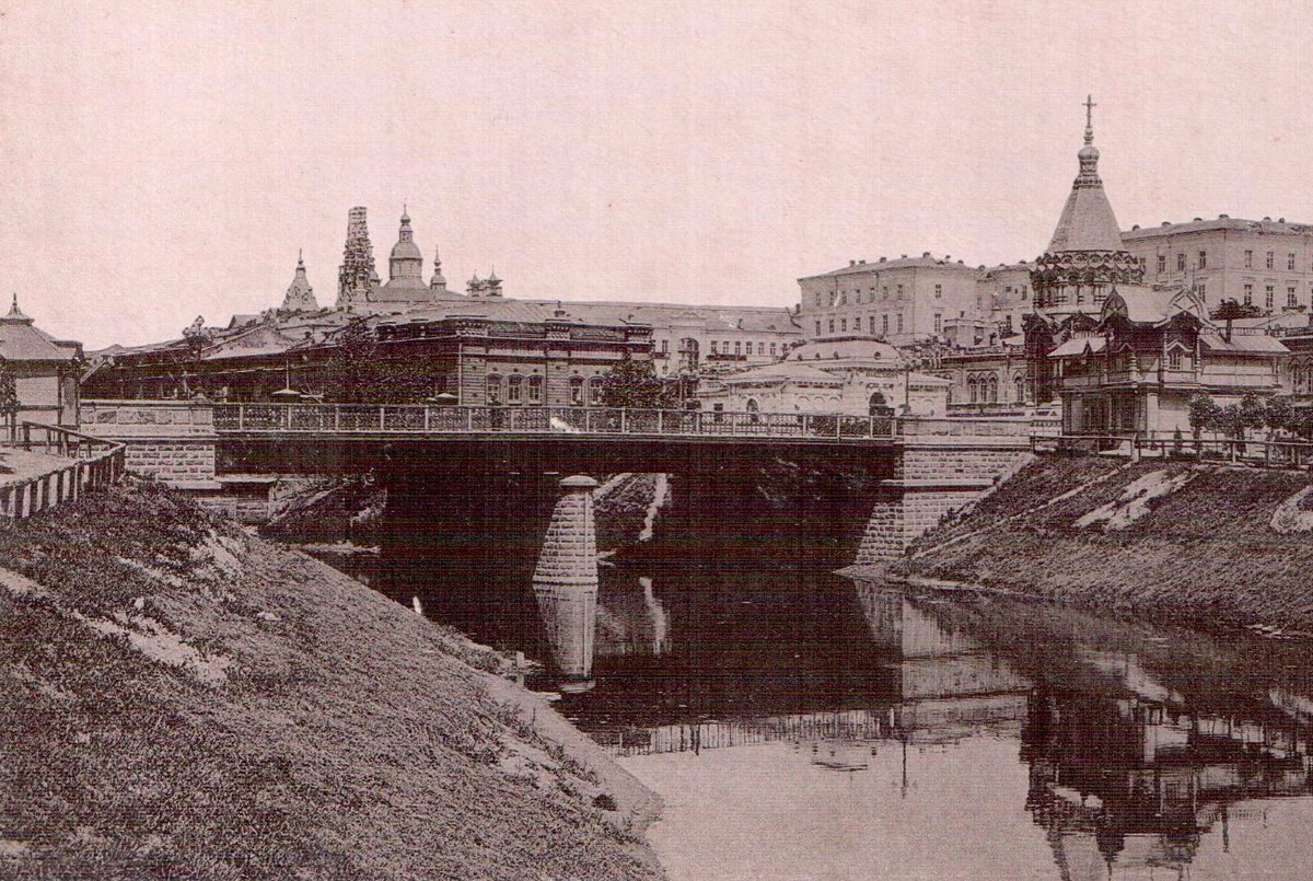 Лопанський міст, який було побудовано у 1883 році