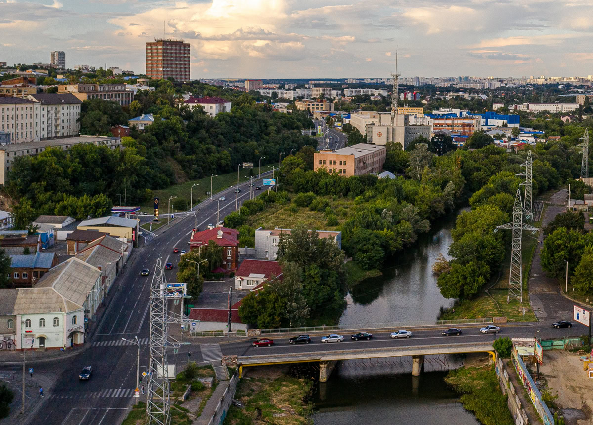 Вознесенський (Горбатий) міст через р. Харків і місцевість, де існувала перша гребля