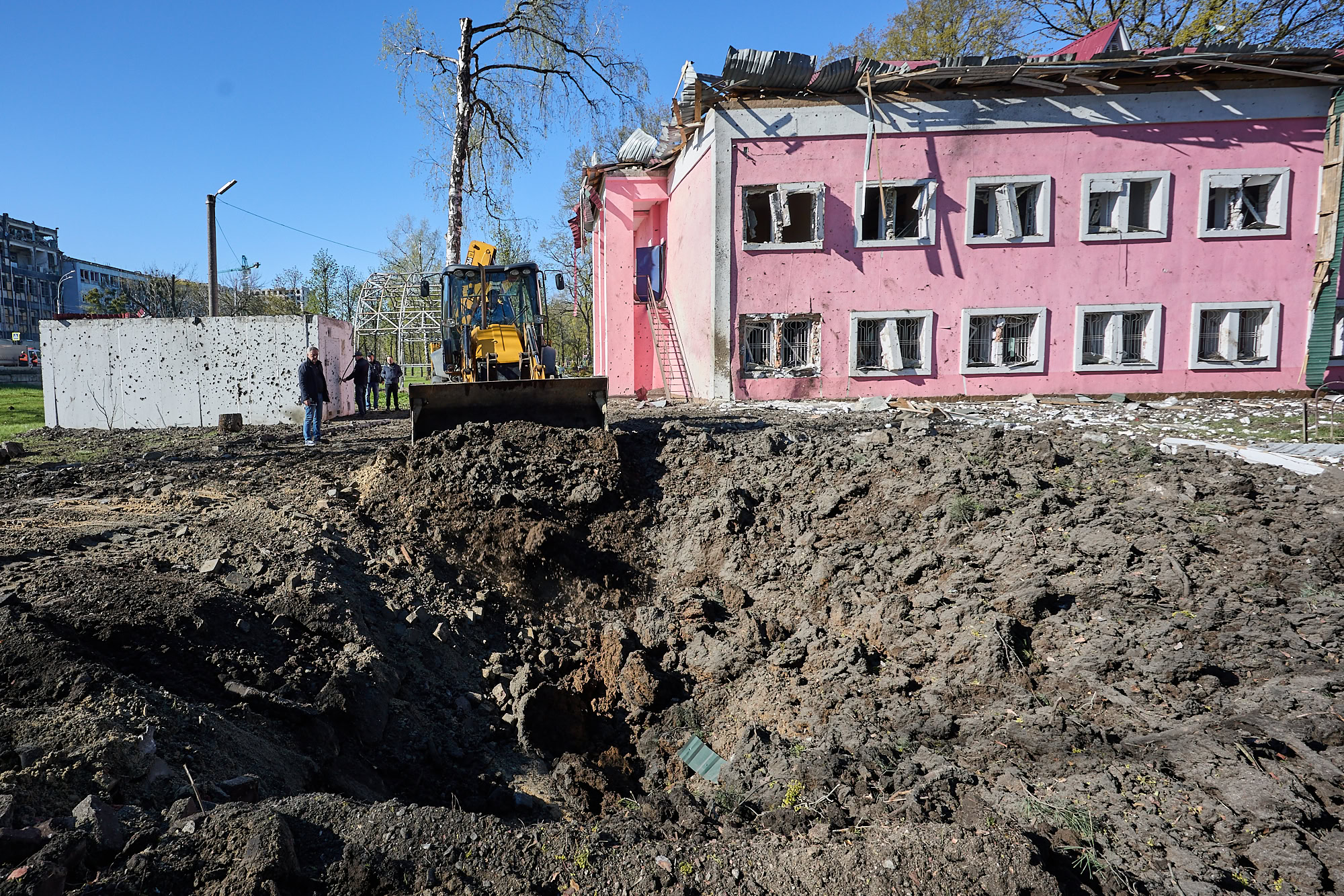 Зображення до:  росія вдарила по Харкову ракетами С-300/400 та «Іскандер» і безпілотниками
