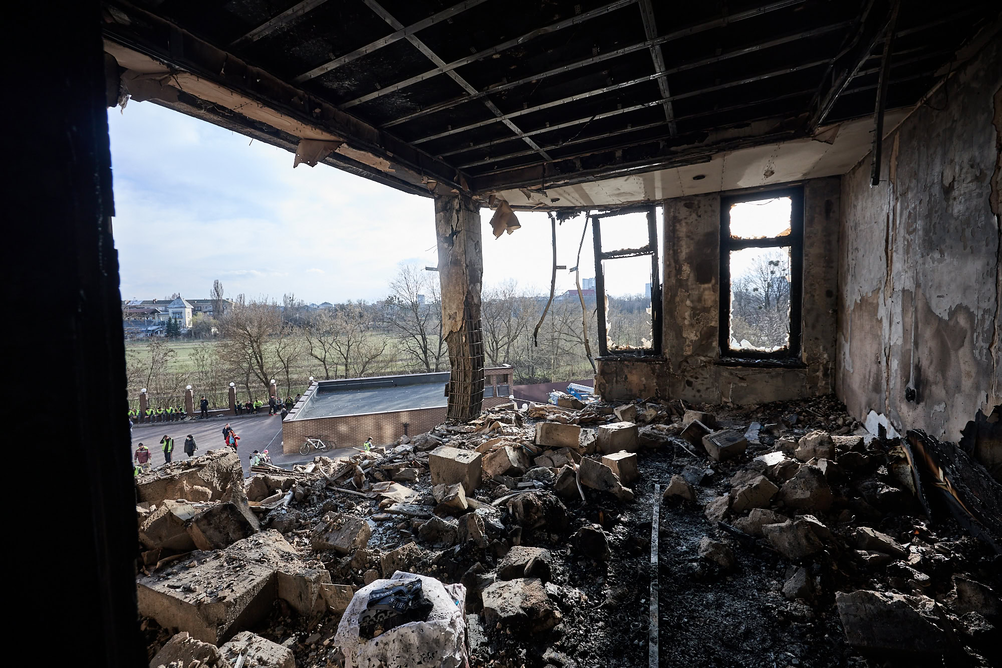 Зображення до:  12 ударів від початку доби: Харків після обстрілів 2 квітня — фото