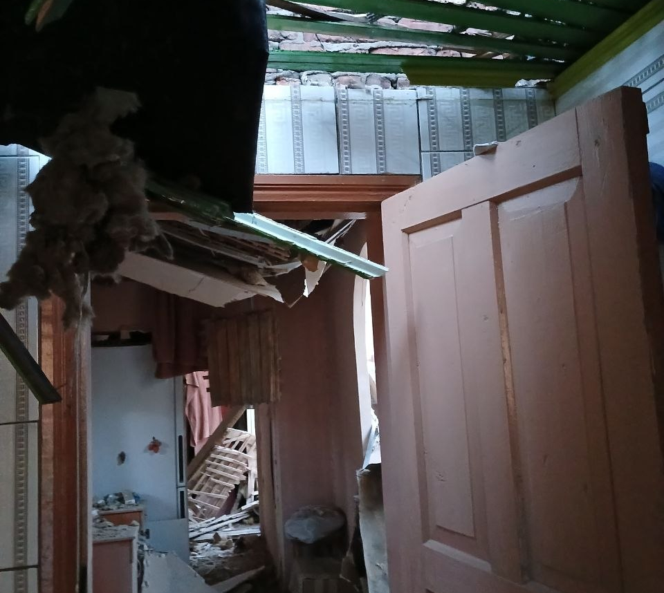 Зображення до:  Армія рф дронами, авіабомбами та артилерією била по Золочівській громаді: зруйновані будинки