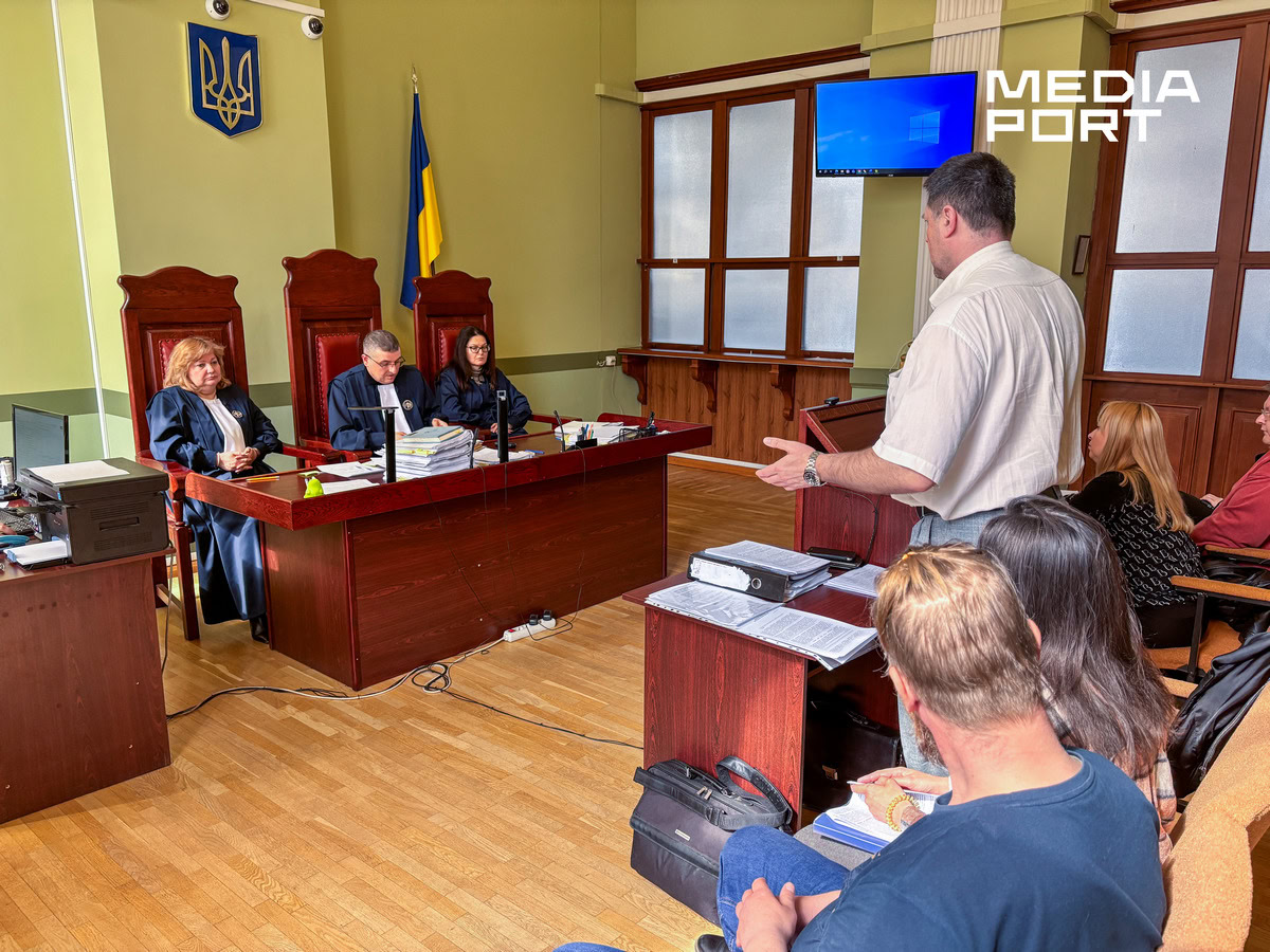 Сторона позивачів у суді клопотала про призначення повторної незалежної судово-будівельної експертизи щодо будинку по вул. Метробудівників, 8 у Харкові