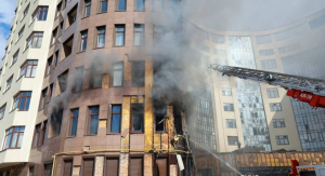 Зображення до посту: У Харкові 2 квітня дрон влучив у багатоповерхівку: є постраждалі