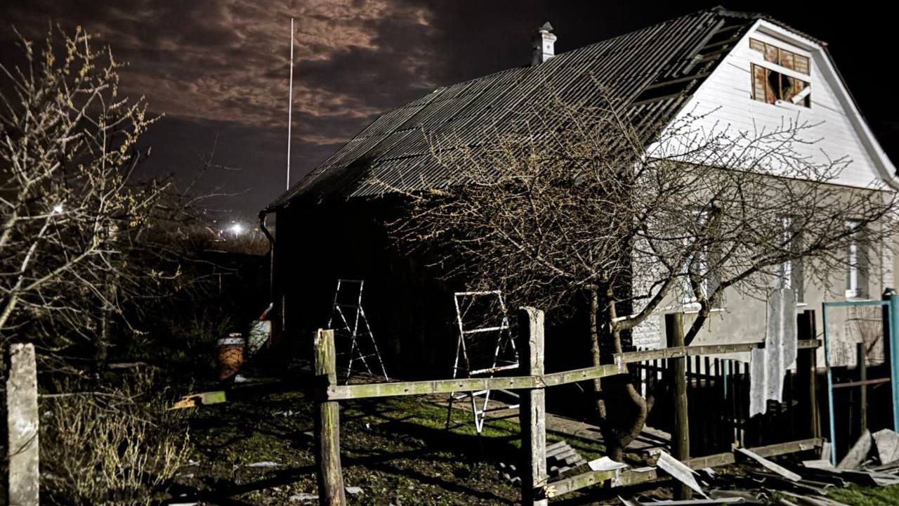 Зображення до:  У передмісті Харкова від обстрілів постраждали підлітки та 41-річний чоловік