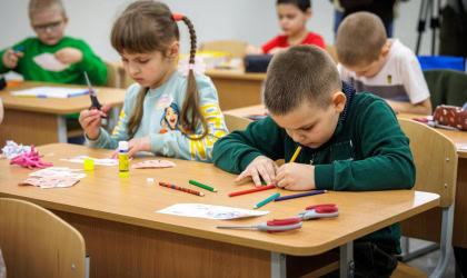 У Балаклії запрацювала перша підземна школа Діти у школі